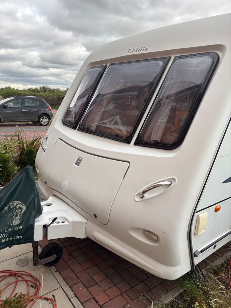 Fixed bed caravan 