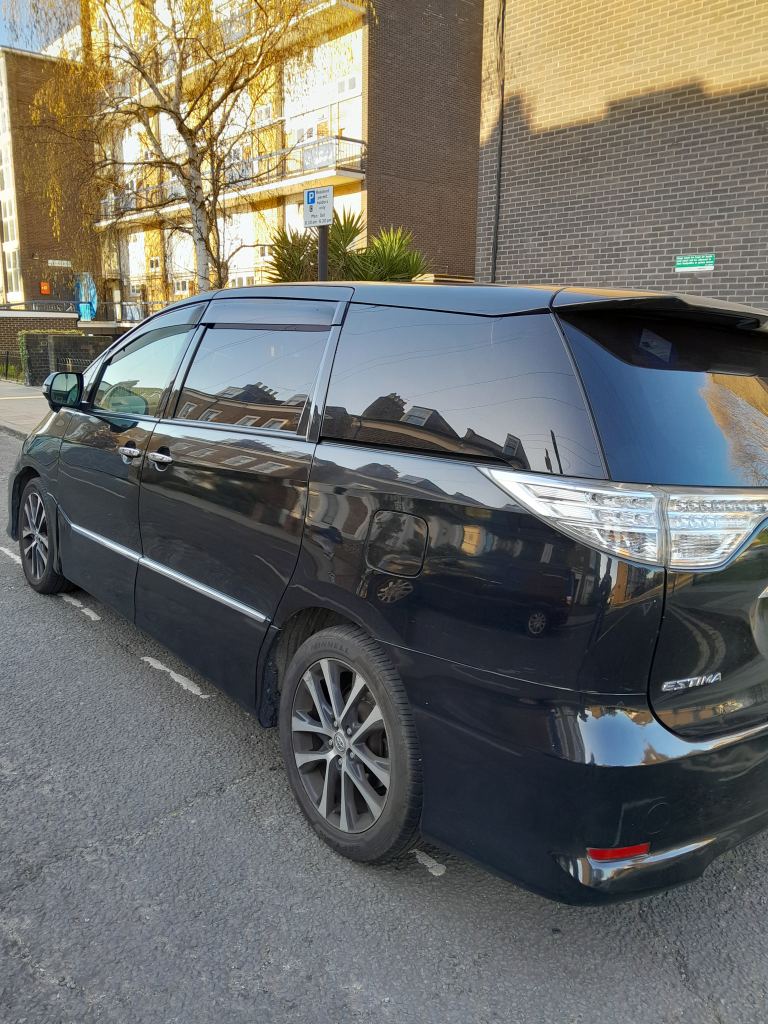 Black Toyota estima 2015