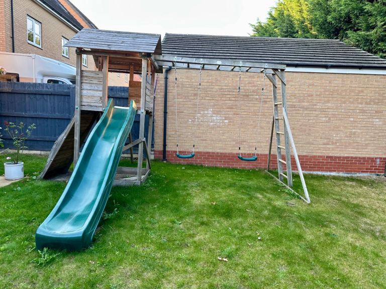 Climbing frame with monkey bars
