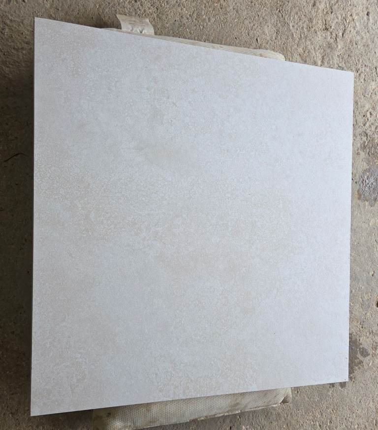 Porcelain Tiles 60x60cm – Approximately 8.28m²