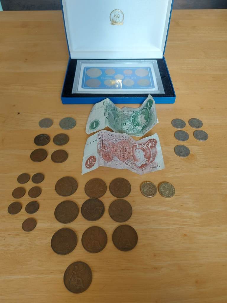 Coin and note collection - see photos & details 
