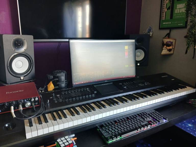 Korg Krome EX 88-Key Music Workstation Keyboard