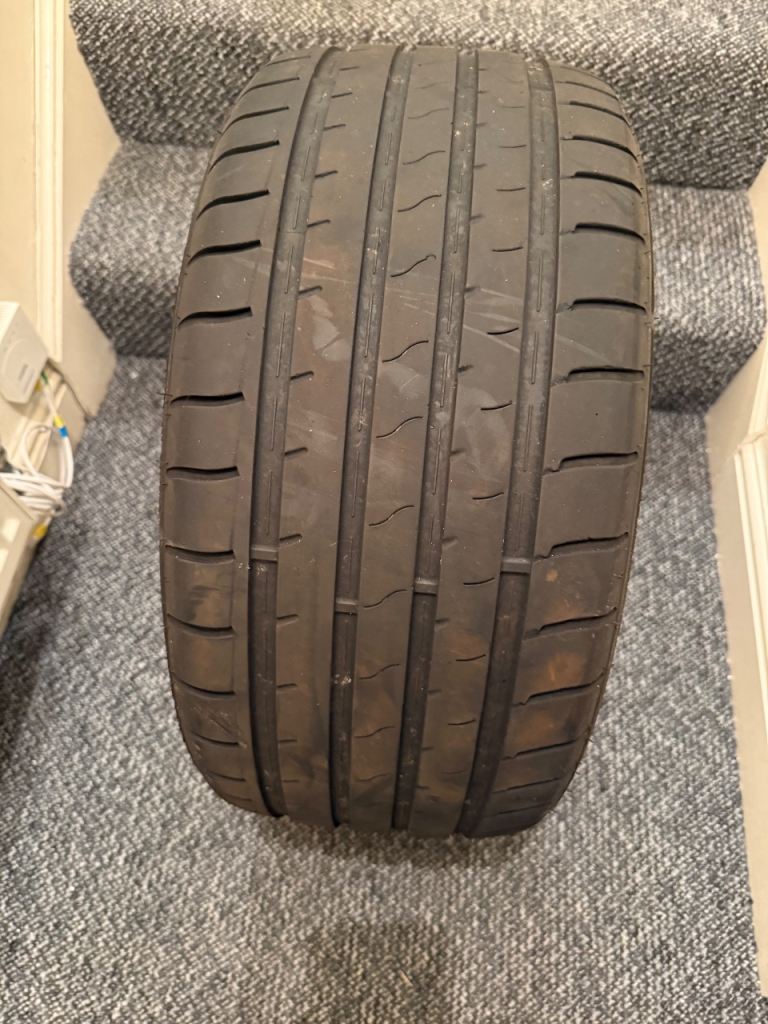 One Tyre 255/40 ZR17 – Excellent Condition, Like New
