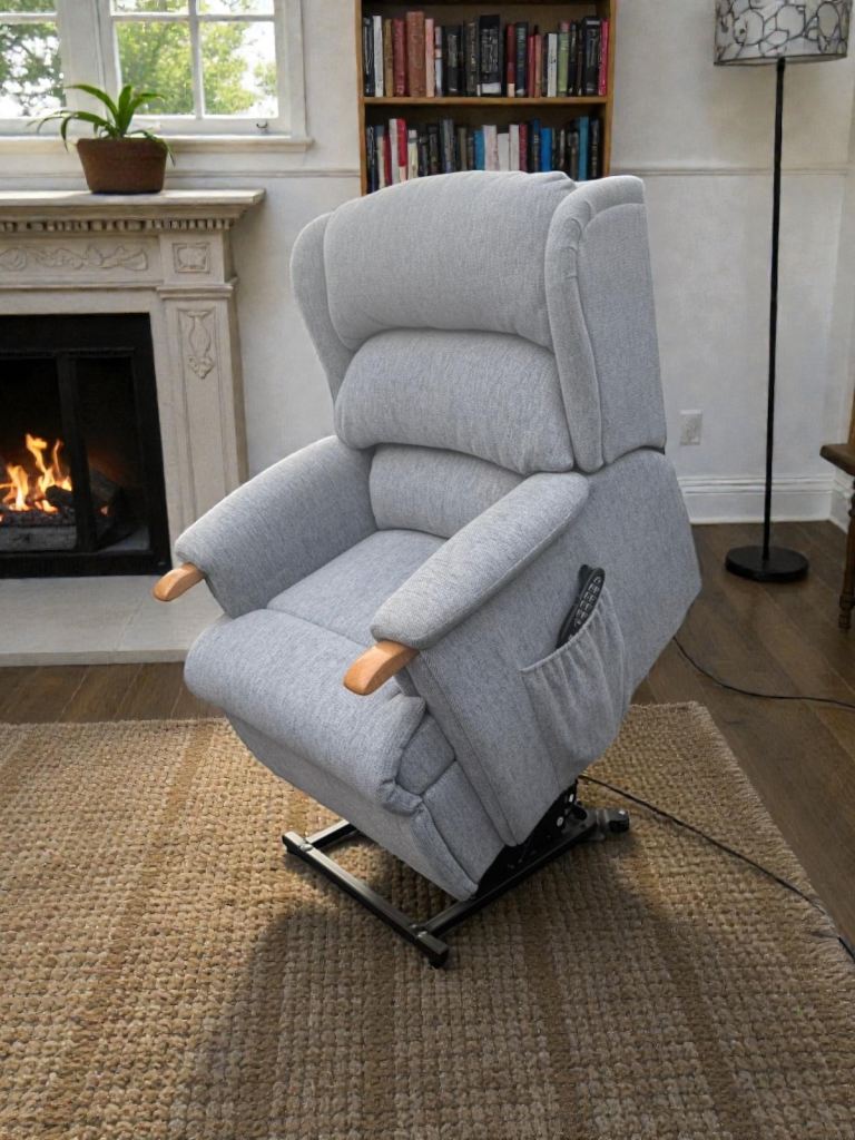 HSL AYSGARTH PETITE RISER RECLINER CHAIR HEATED SEAT, FOUR MOTORS IMMEDIATE DELIVERY