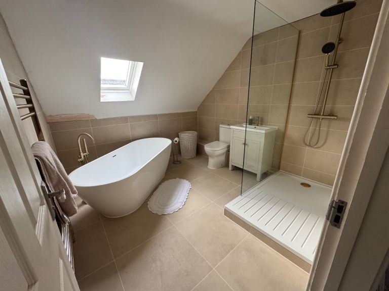 Beige porcelain wall and floor tiles, 6m², 33 tiles