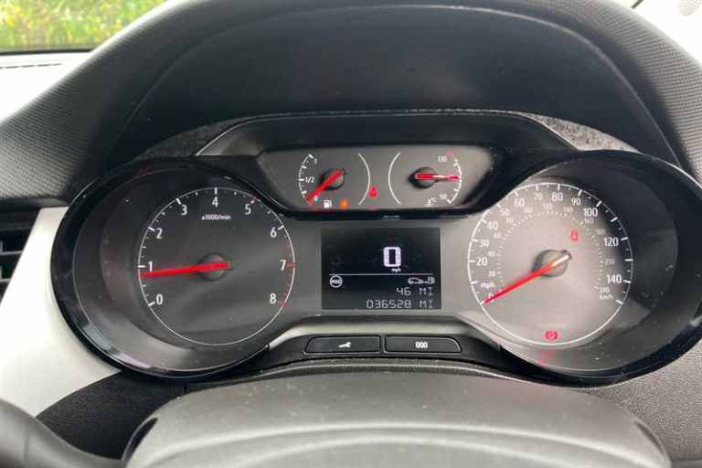 2021 Vauxhall Crossland 1.2i (83 PS) Griffin 5 Door Petrol SUV *** 1 Private Owner from New ***  ...