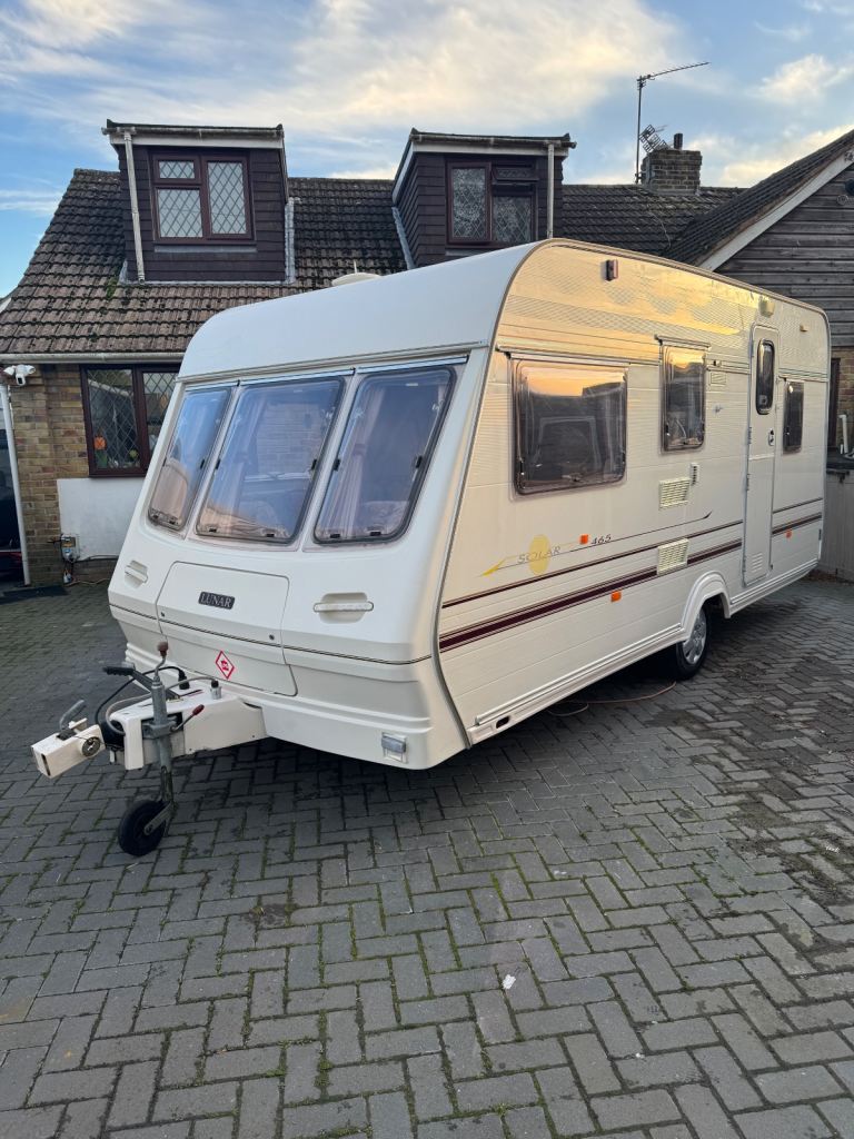 1998 Lunar Solar 465-5 Berth Caravan, Full Size Awning, Double Dinette Family Layout.