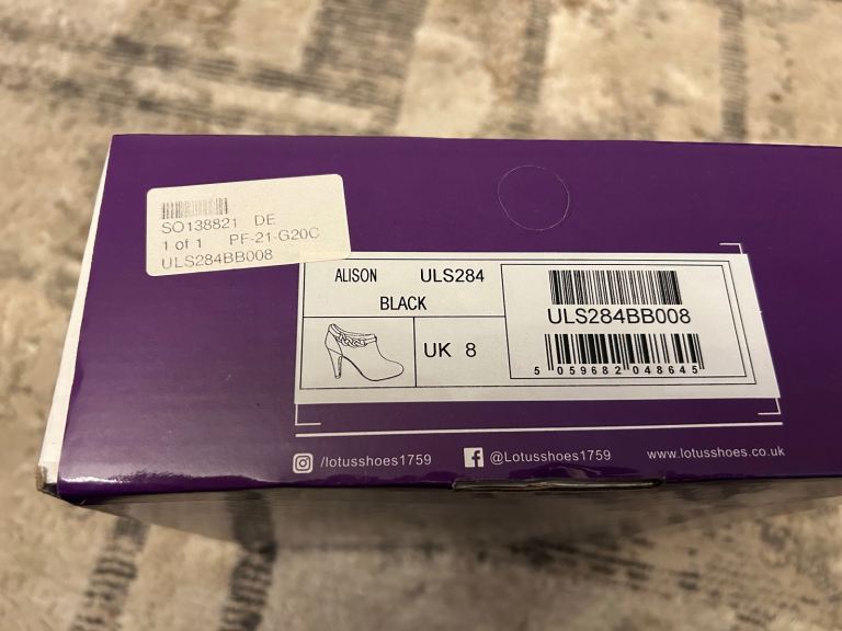 Women’s Lotus heels