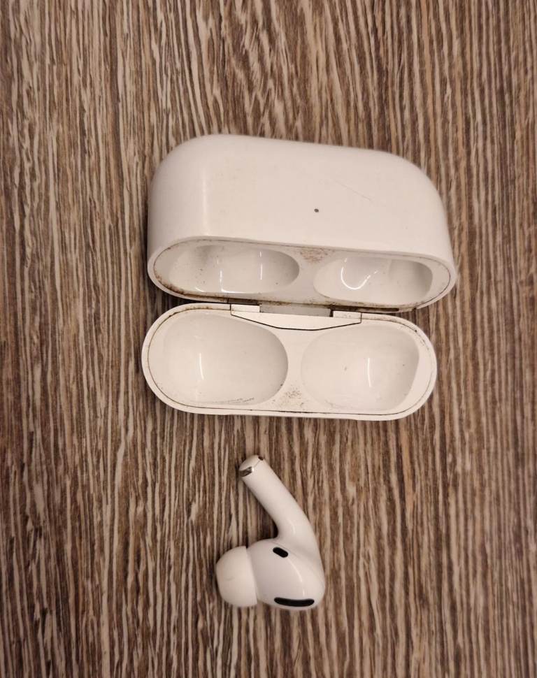 Apple AirPods Pro – 1st Gen Charging Case & Single Earbud