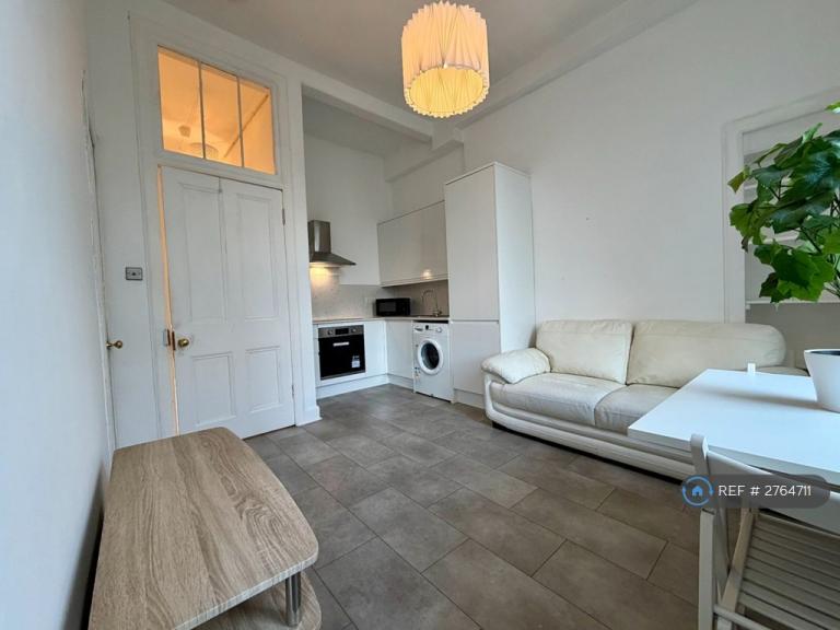 2 bedroom flat in Montgomery St, Edinburgh, EH7 (2 bed) (#2764711)