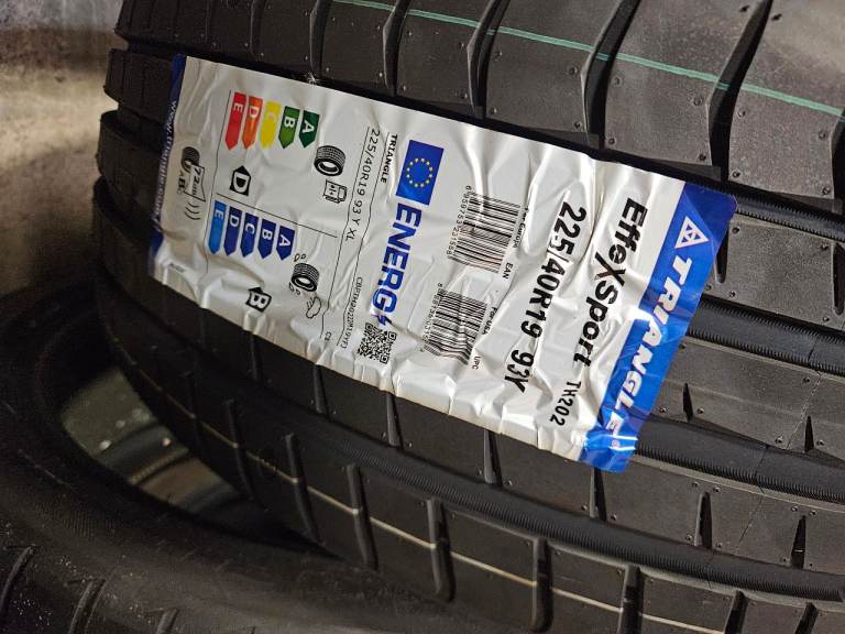 225/40/19 new tyre