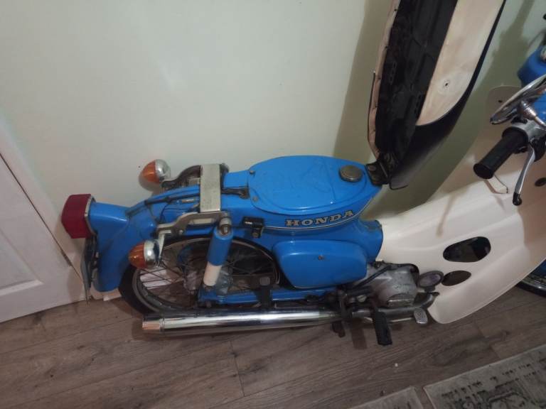 Honda Cub 50,  2 x Honda Caren