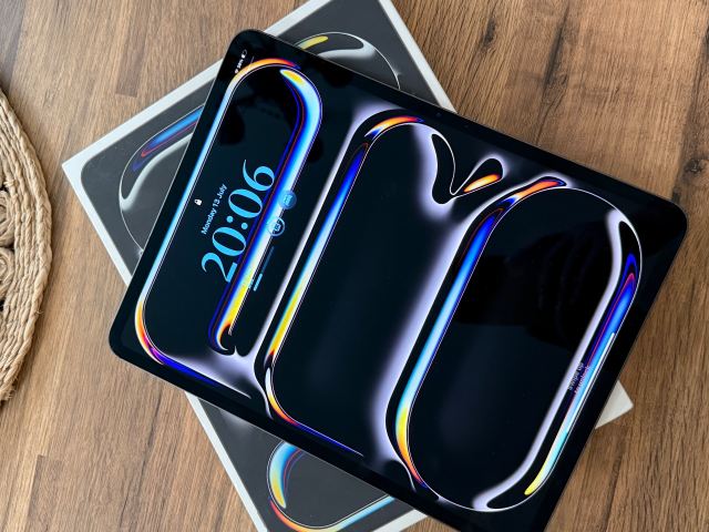Apple iPad Pro 13-inch (M4) 256GB Cellular - Like New, £750.00 for