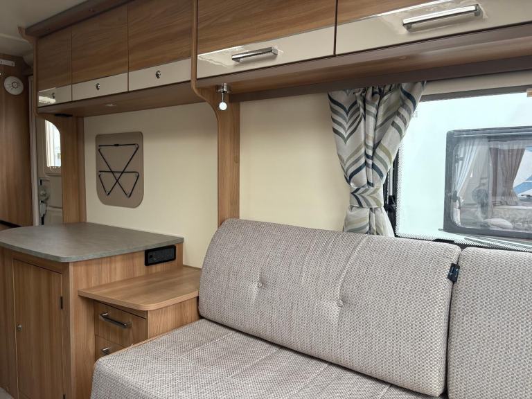 BAILEY PEGASUS GT70 GENOA - 2 BERTH CARAVAN WITH END WASHROOM AND MOTORMOVER