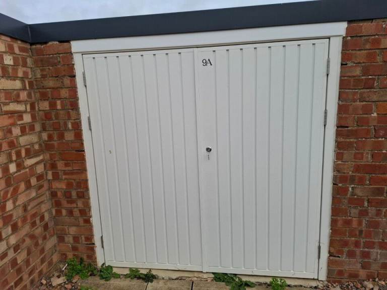 STORE TO RENT: Oxford Street, Finedon, Wellingborough, NN9 5EZ *GATED SITE, NEW ROOS & NEW DOORS*