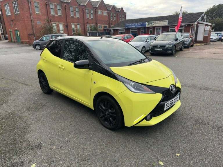 2016 Toyota AYGO 1.0 VVT-i x-cite 3 Yellow Bi-Tone Hatchback 5dr Petrol Manual Euro 6 (68 ps Hatc...