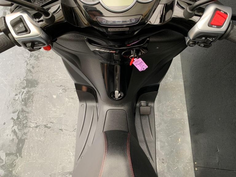 PIAGGIO MP3 300 YOURBAN LT LOW MILEAGE HPI CLEAR 