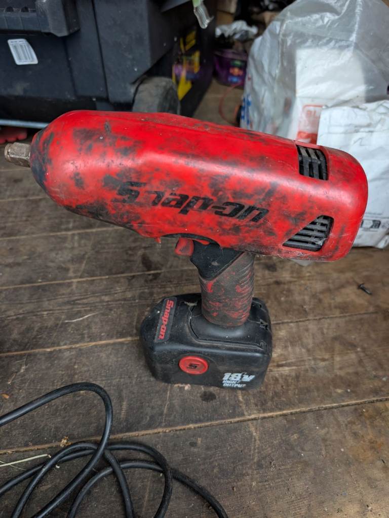 Snap-on CTU6850 18V Impact Wrench with Charger