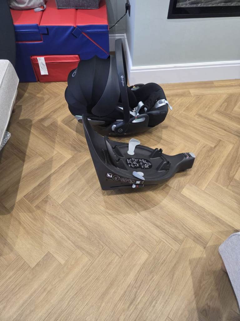 Cybex Cloud Z i-Size Car Seat & Base – Black, Good Condition