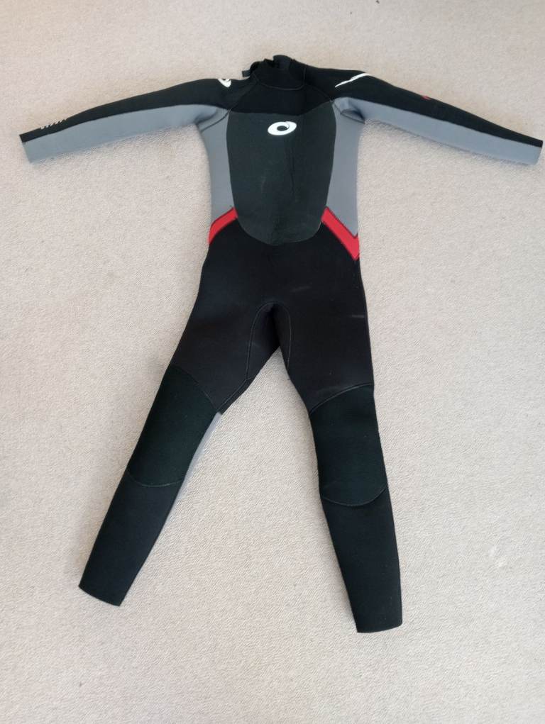Kids full length wet suit age 10-11 £15