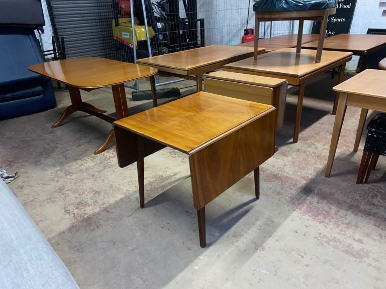 DANISH MID-CENTURY WALNUT 4/6 SEATER DROP LEAF DINING TABLE ,GREAT PRE-LOVED CONDITION ,DELIVERY