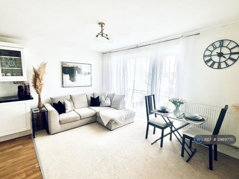 1 bedroom flat in Port Dinorwic Marina, Y Felinheli, LL56 (1 bed) (#2989770)