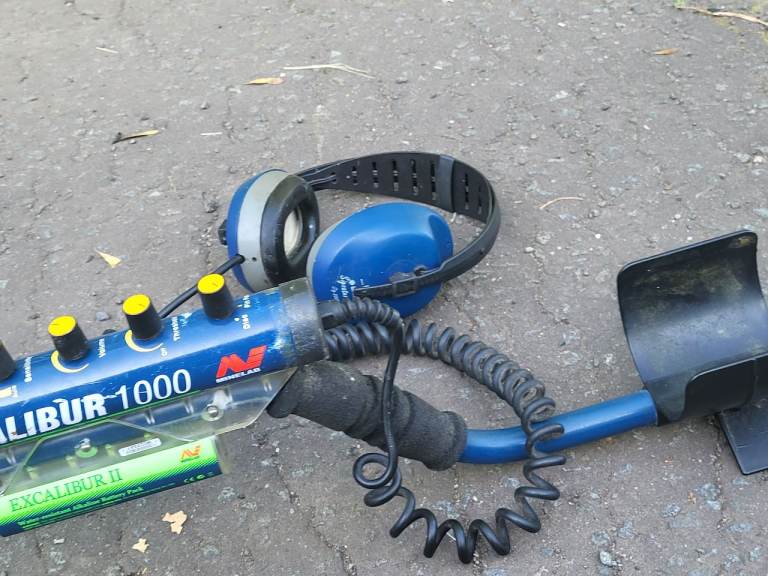 Minelab Excalibur 1000 Metal Detector with Headphones