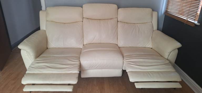 Cream Leather Electric Recliner Sofa with USB – Good Condition