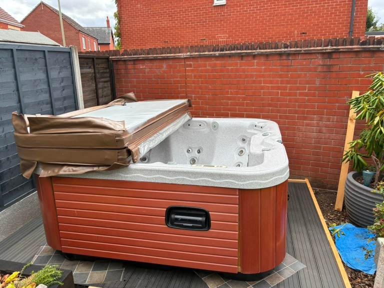 Hot tub for sale