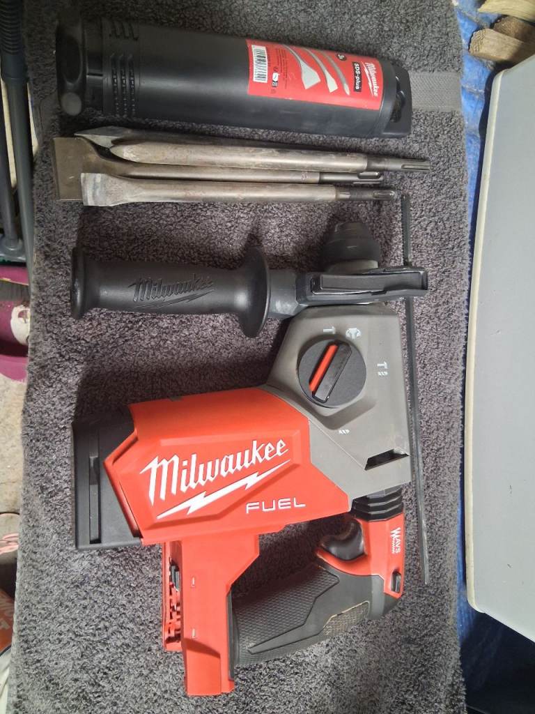 Milwaukee m18fh hammer drill