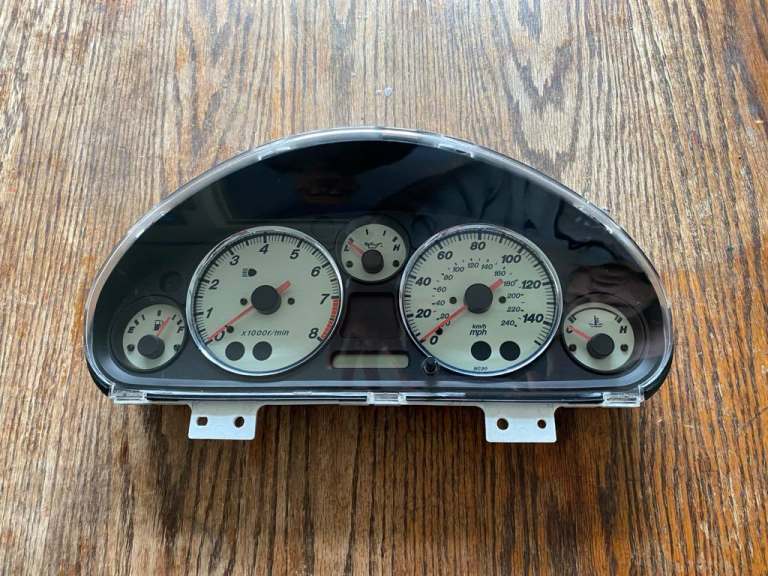 Share Mazda MX5 mk2.5 white dial clocks