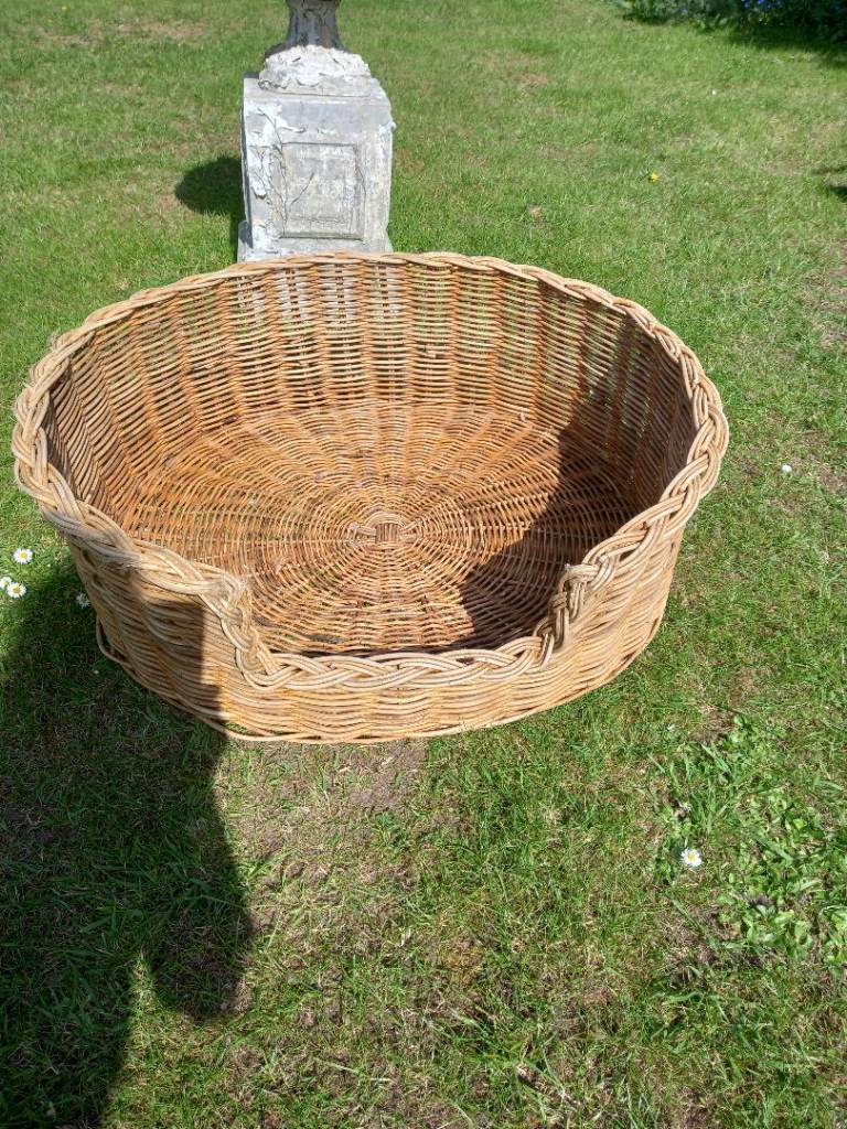 XL Hand Crafted willow Dog Basket, Bed 