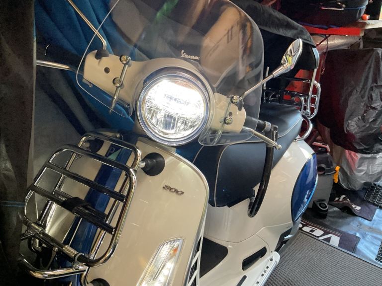 VESPA, Piaggio GTS300, 2022, 278 (cc) only 191 miles as new not a mark on it.