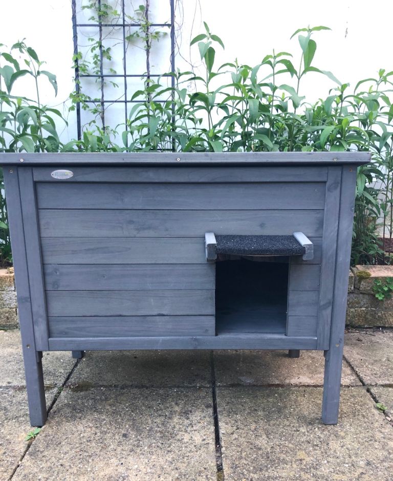 Garden pet shelter