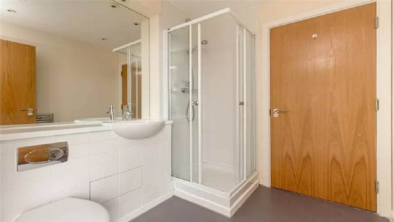 Double bedroom with Ensuite (shared) bathroom