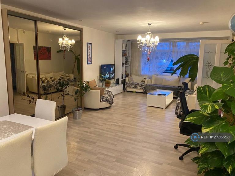 4 bedroom house in Cedar Avenue, Enfield, EN3 (4 bed) (#2736553)