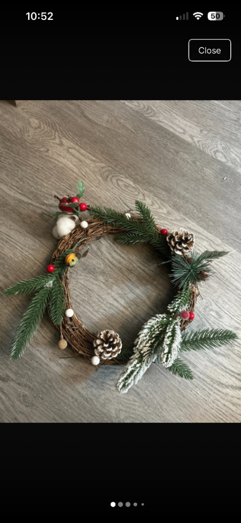 Christmas Wreath with Pinecones and Berries – As Good As New