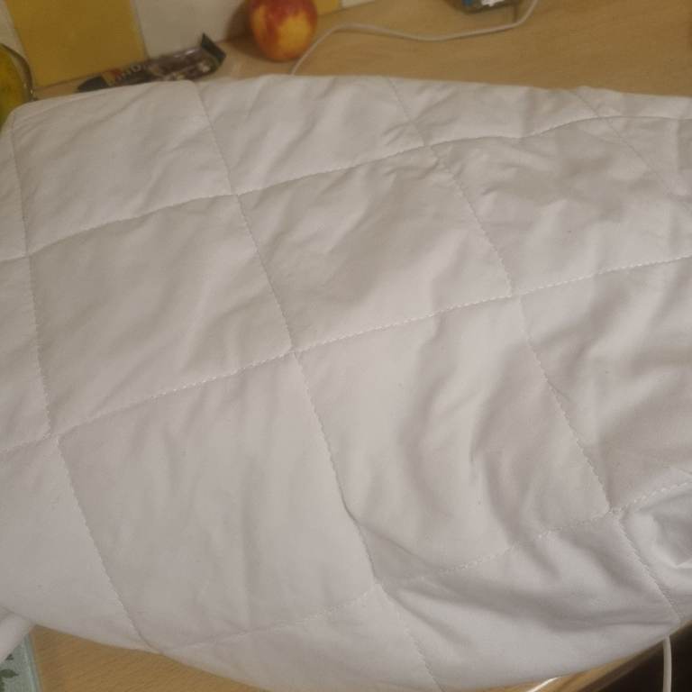 Single bed mattress protector 