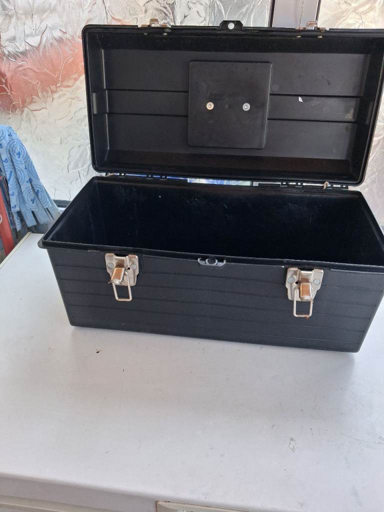 TOOLBOX VERY GOOD CONDITION POST OR COLLECT  CF39 8DG