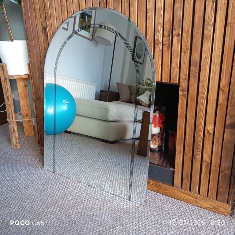Arched bathroom mirror 