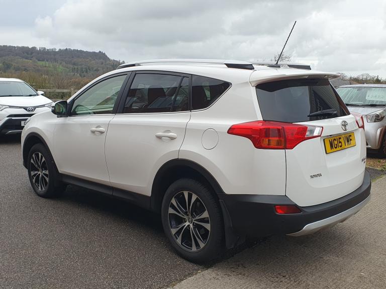 2015 Toyota RAV4 2.2 D-4D Invincible SUV 5dr Diesel Manual 4WD Euro 5 (150 ps)