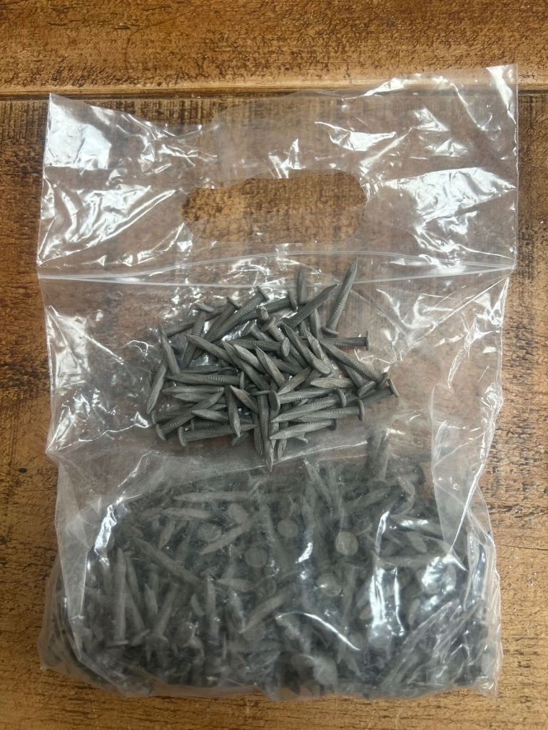 1 KG OF 30 mm TWIST NAILS 