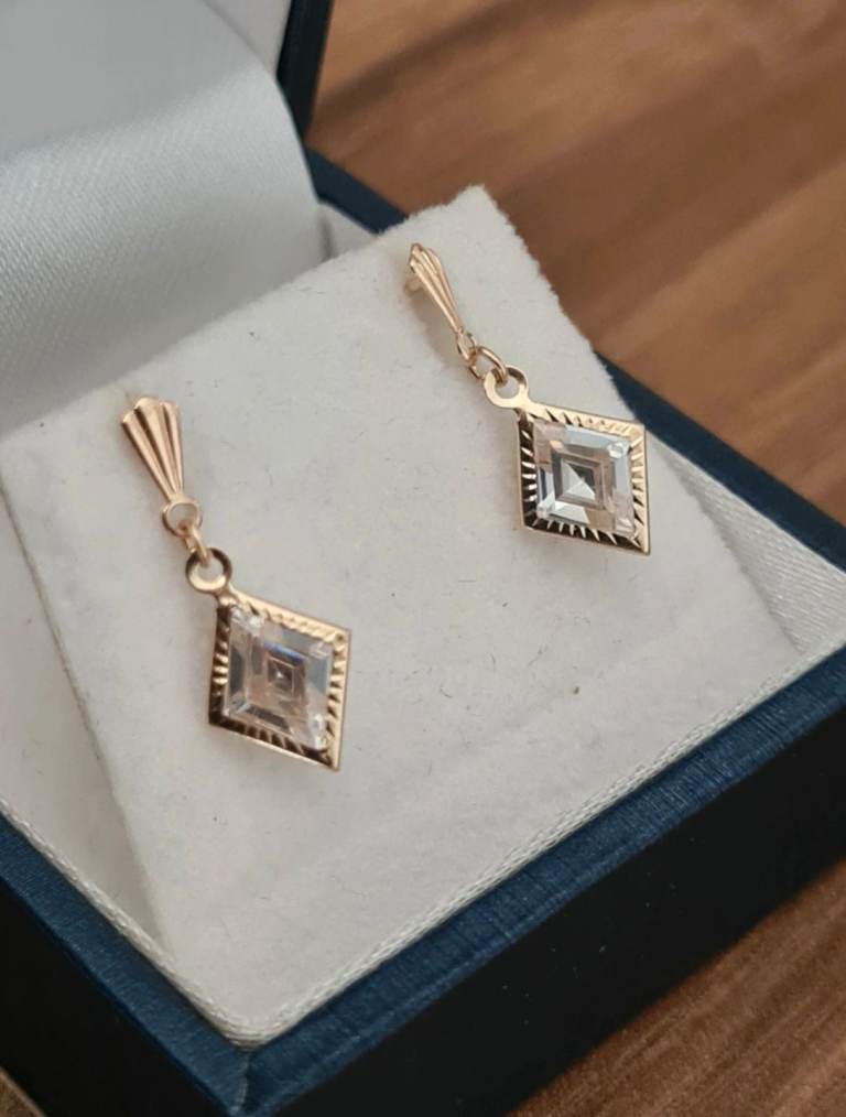 Vintage look 9k yellow gold earrings