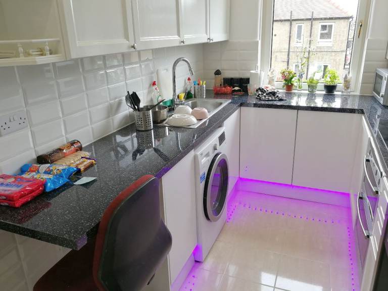 Luxury ensuite, private bathroom, free parking, gated garden