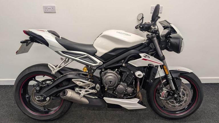 TRIUMPH STREET TRIPLE RS **LONG MOT - FULL SERVICE HISTORY - RIDER MODES ** 