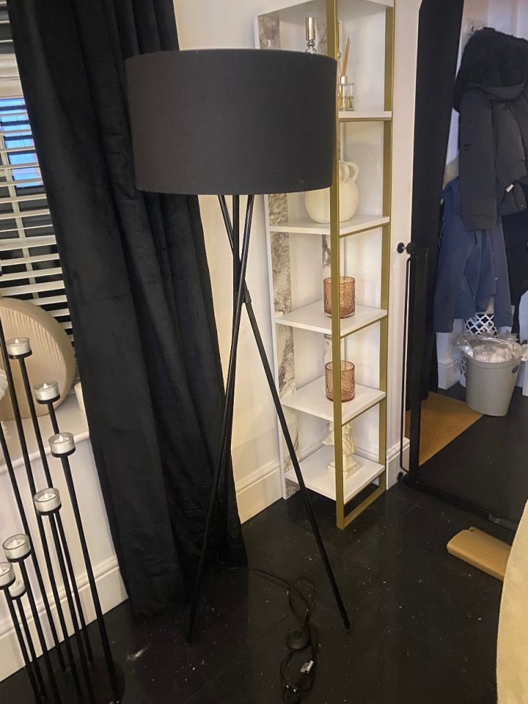 Tripod stand up lamp light 