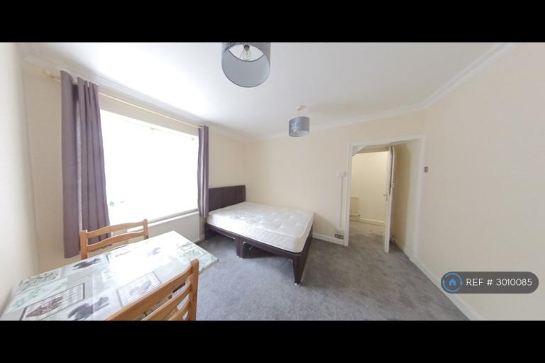 1 bedroom in Cambridge Road West, Farnborough, GU14 (#3010085)