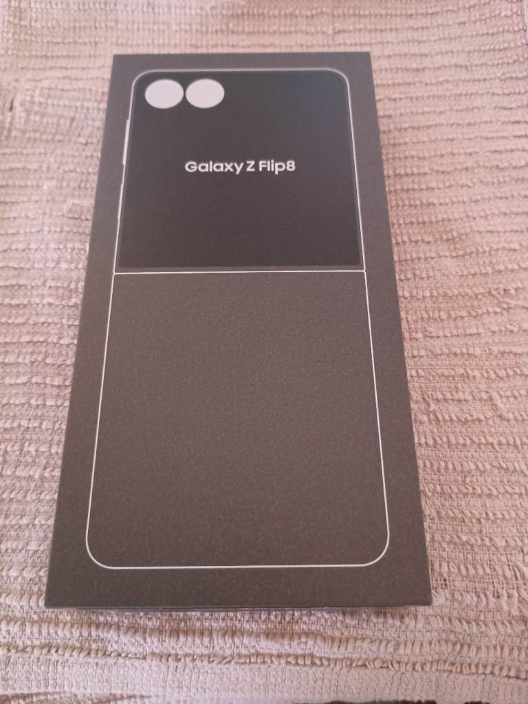 Samsung galaxy z flip 8 ( 512 GB )with case