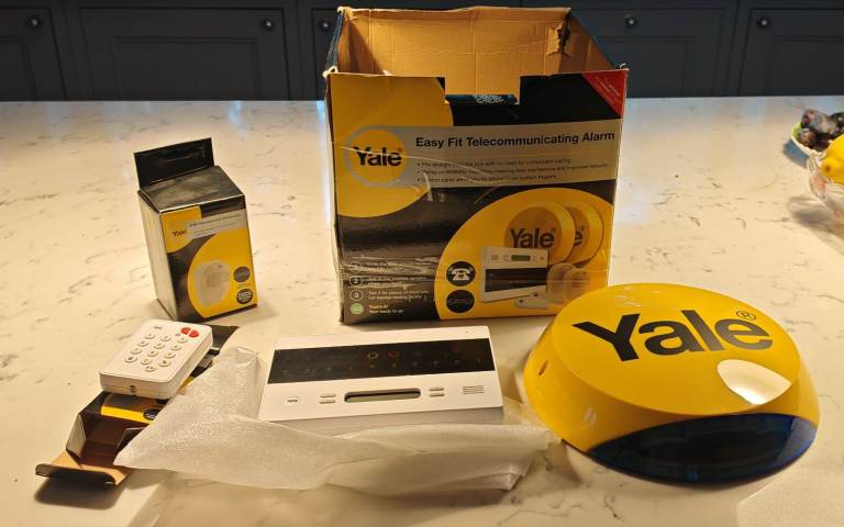 Yale Easy Fit Telecommunicating Alarm System - As Good As New