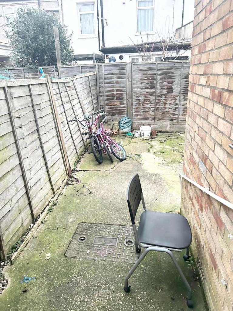 3 Bed room family spacious house to rent (Please no Agents) 